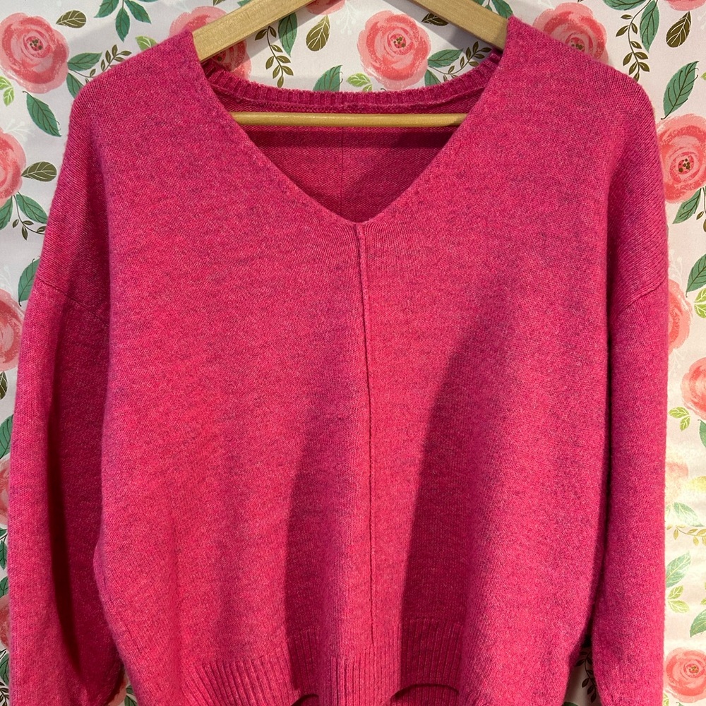 Super soft pink V neck. Pair with jeans for a Retro 80s style
